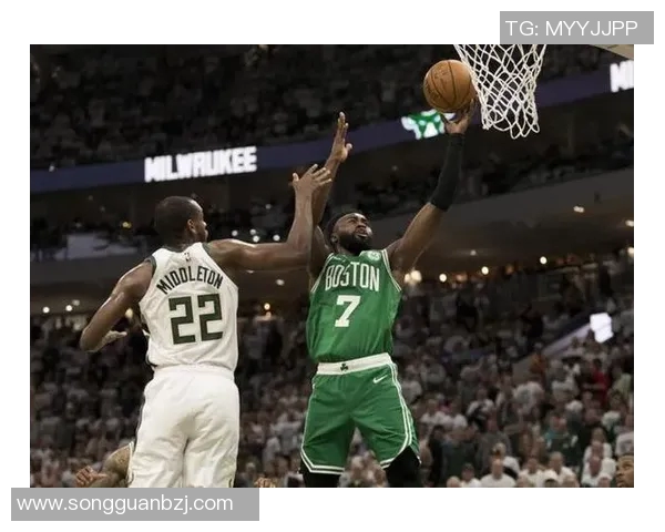 绿军布朗给自己脑门上涂“黑粉” 无数NBA球员遭其“荼毒” 绿军布朗给自己脑门上涂“黑粉” 无数NBA球员遭其“荼毒”