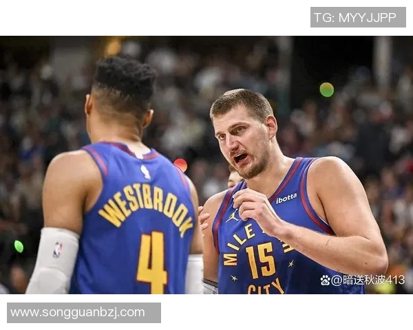 解说：约基奇在场比不在场球队百回合多赢17.3分 就像天上和地下