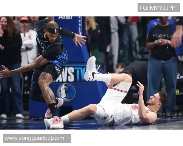 火箭又遭打击！申京意外崴脚伤退：仅打64秒就不幸受伤退赛太惨了